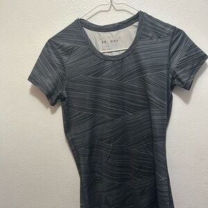 Under Armour Women's Gray Fitted Tee